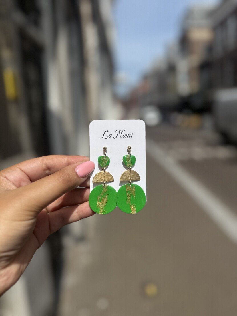 Oorbellen groen met bladgoud en bedel