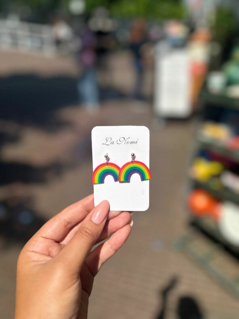 Regenboog oorbellen, speels en kleurrijk